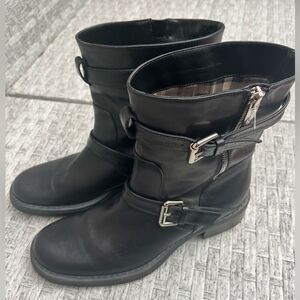 Aquatalua  Black Fine Leather Booties, Mock Side Zipper, Side Straps W/buckle, 8